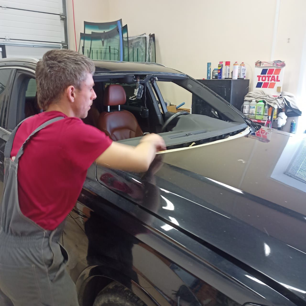 Замена лобового стекла на Audi Q7